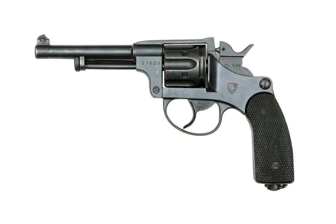 Swiss Army Revolver, eidg. Ord. Mod. 1929: Revolver, eidg. Ord. Mod. 1929, Waffenfabrik Bern, brueniert, mit Bakelit Griffschalen, privatisiert (ohne Datum), Kal. 7,5, #61629, Zustand: C+ [WES]