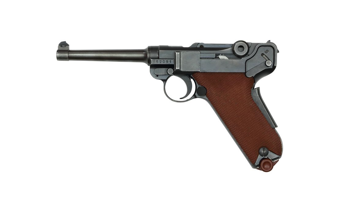 Swiss Army Parabellum, eidg. Ord. Mod. 1906/29: Pistole, Parabellum eidg. Ord. Mod. 1906/29, Waffenfabrik Bern, brueniert, erste Ausfuehrung mit roten Canevasit Griffschalen und vernickeltem Falzmagazin mit rotem Boden, dazu Holster mit Zusatzmagaz