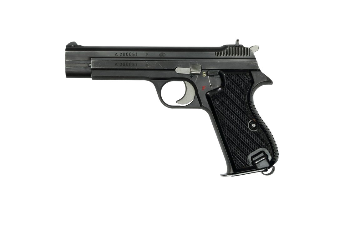 SIG P49 with Holster and Spare Magazine: Pistole, SIG, P 49, brueniert, Ganzstahlwaffe, SA Abzugssystem, schwarze Syntogen Griffschalen, Ersatzmagazin, Holster, Kal. 9 mm Para, #A200051, Zustand: D+ [WES]