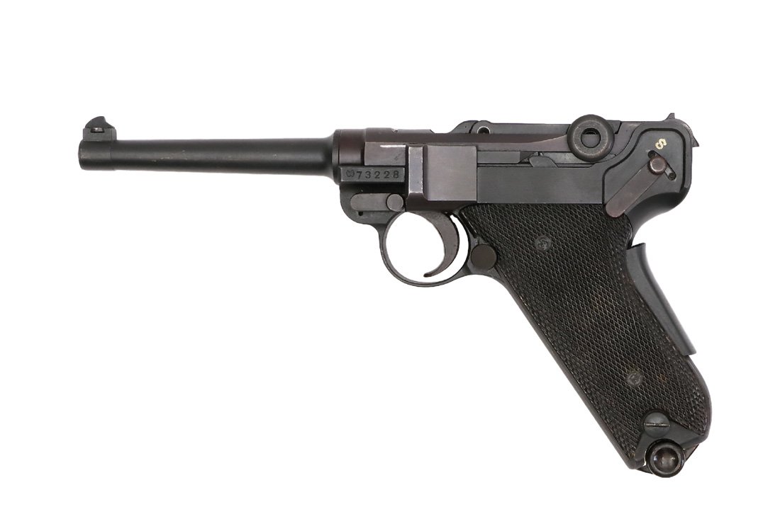 Swiss Army Parabellum, eidg. Ord. Mod. 1906/29: Pistole, Parabellum eidg. Ord. Mod. 1906/29, Waffenfabrik Bern, brueniert, dritte Ausfuehrung mit braunen Bakelit Griffschalen, mit Holster und Ersatzmagazin, Kal. 7,65, #73228, Zustand: C+ [WES]