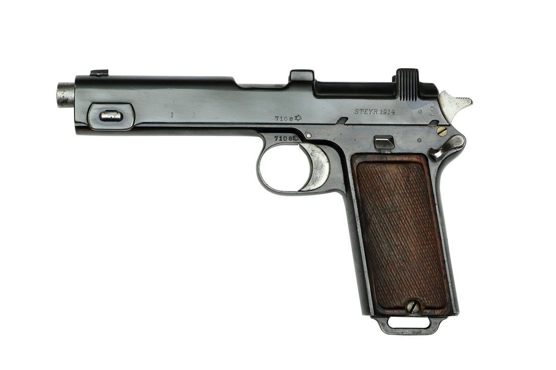 Steyr Mod. 1912: Pistole, Steyr, Mod. 1912, wohl neu brueniert, datiert "STEYR 1914", Holzgriffschalen, Kal. 9 mm Steyr, #710e, Zustand: C [WES]