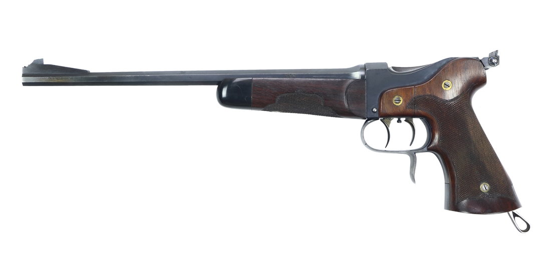 Target Pistol, Weber & Tschudi, .22: Scheibenpistole, Weber & Tschudi, Kal. .22, #330, brÃ¼nierter Oktagonallauf, oben markiert: "WEBER & TSCHUDI. - SCHWANDEN. - GL. SUISSE", elegante Nussbaum-Holzgriffe (mit 2 feinen Rissen). Vordergr
