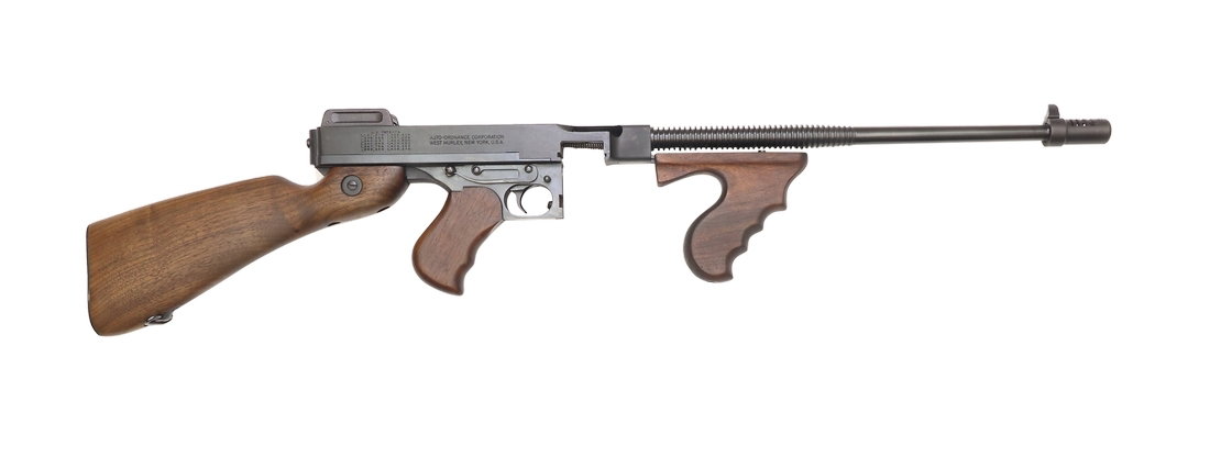 Semi-Auto, Thompson, .45 ACP: Halbautomat, Auto Ordnance, Thompson, Kal. .45 ACP, #16453, brÃ¼nierte Metallteile, Holzschaft mit Metallschaftkappe, Holzvordergriff, Kompensator, LauflÃ¤nge 50cm, Zustand: B [WES]