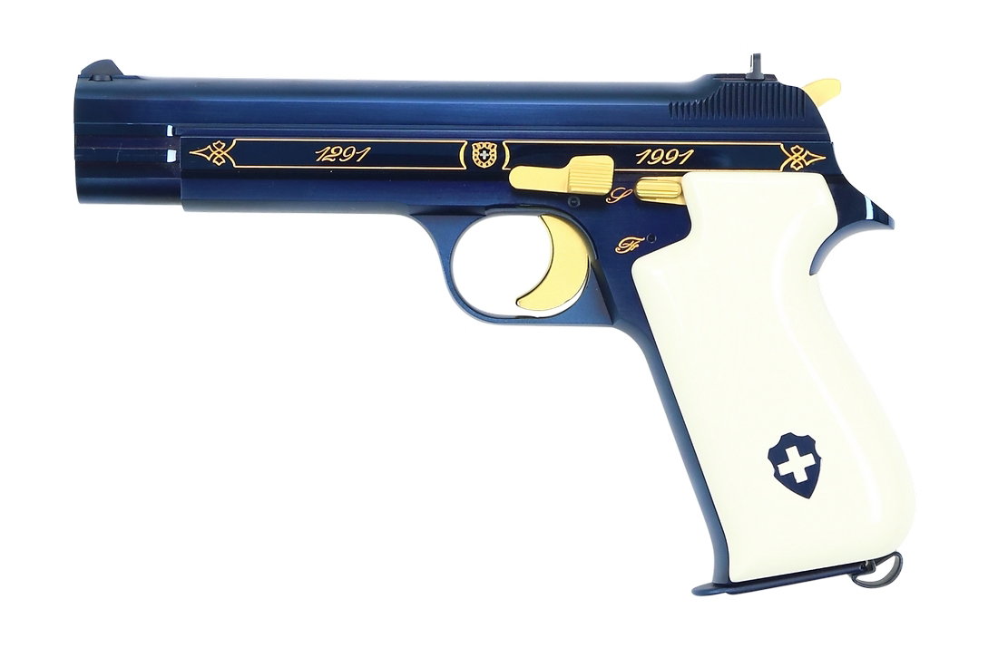 SIG P210, "700 Years Switzerland": JubilÃ¤umspistole, SIG, P 210, Kal. 9mm Para, #0719, "700 Jahre Eidgenossenschaft 1291 - 1991", tiefpurpur/blau brÃ¼nierte Ganzstahlwaffe mit Gold-Inschrift und vergoldeten Bedienelementen. Weisse