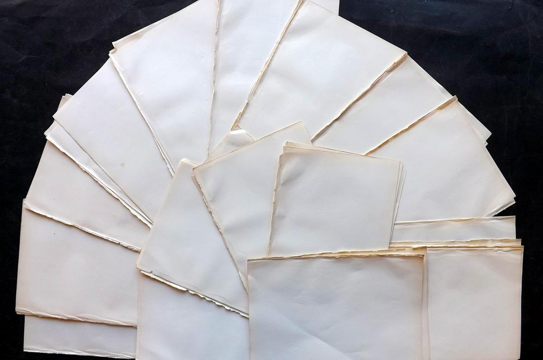 Old Paper, Bookbinding 1870 Lot 50 Uniform Stock Sheets, British 8vo: Lot of 50 Uniform Stock Paper Sheets, British, 8vo. Made in 1870. Paper Size: 10 x 7 inch (25 x 18cm) Good Condition