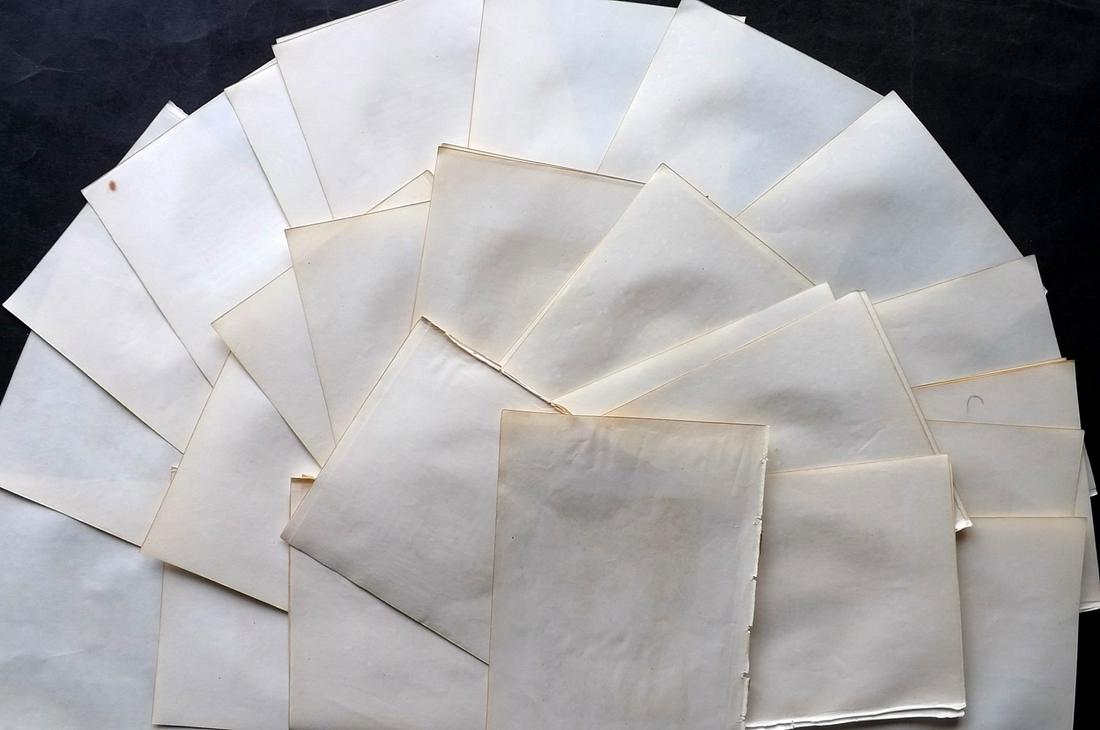 Old Paper, Bookbinding 1833 Lot of 36 Uniform Wove Sheets, 8vo: Lot of 36 Wove Paper Sheets, made in Britain in 1833. 8vo. Paper Size: 9 x 6 inch (23 x 15cm) Good Condition