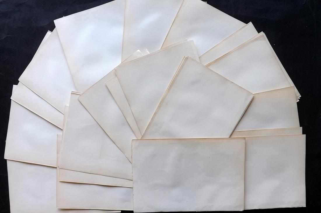 Old Paper, Bookbinding C1830 Lot of 30 Uniform Wove Sheets, 8vo: Lot of Uniform Wove Paper Sheets, made in Britain around 1830. Large 8vo. Paper Size: 10.5 x 7 inch (27 x 18cm) All with light offsetting to one side only, otherwise Good Condition