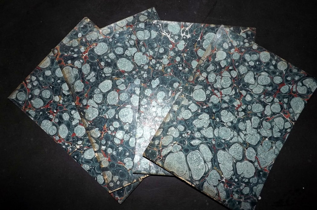 Old Paper, Bookbinding 1850's Lot of 4 Marbled End Papers, British, 4to: Marbled End Papers Made in Britain in the 1850's. 4to. Paper Size: 10.5 x 8 inch (27 x 20cm) Good Condition