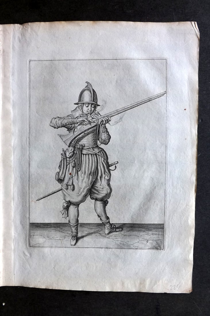 Gheyn, Jacob de 1608 Folio Military Print. Musketeer 09: Folio Copper Plate Published 1608, The Hague for "The Exercise of Arms, for Calivres, Muskettes and Pikes" by Jacob de Gheyn. Paper Size: 14 x 10 inch (36 x 25cm) Good Condition
