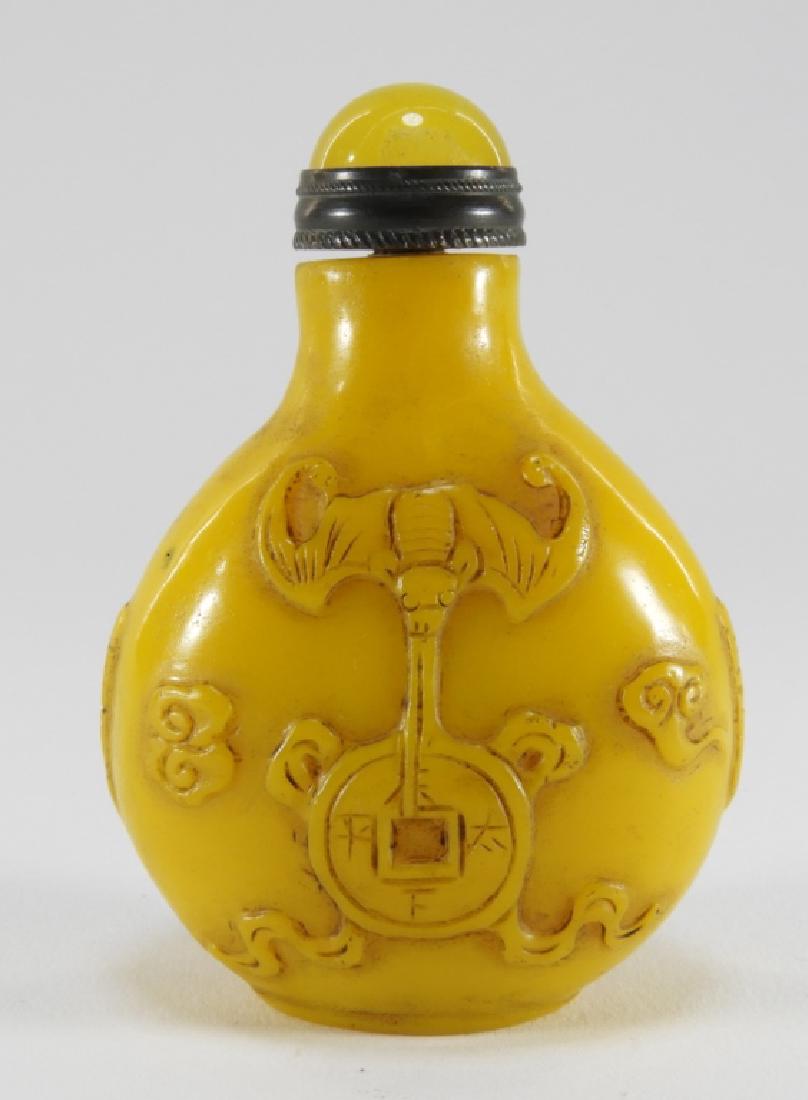 Chinese Yellow Peking Glass Bat Snuff Bottle (1 of 9)