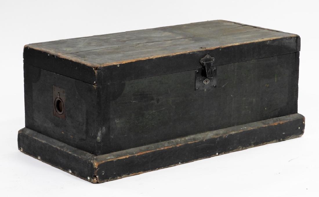 C.1877 RI 6 Board Pine Black Green Blanket Chest (1 of 7)