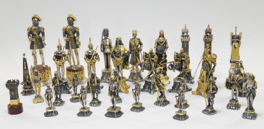 Giuzeppe Vasari 32PC Chess Set & Soldier Sculpture (1 of 10)