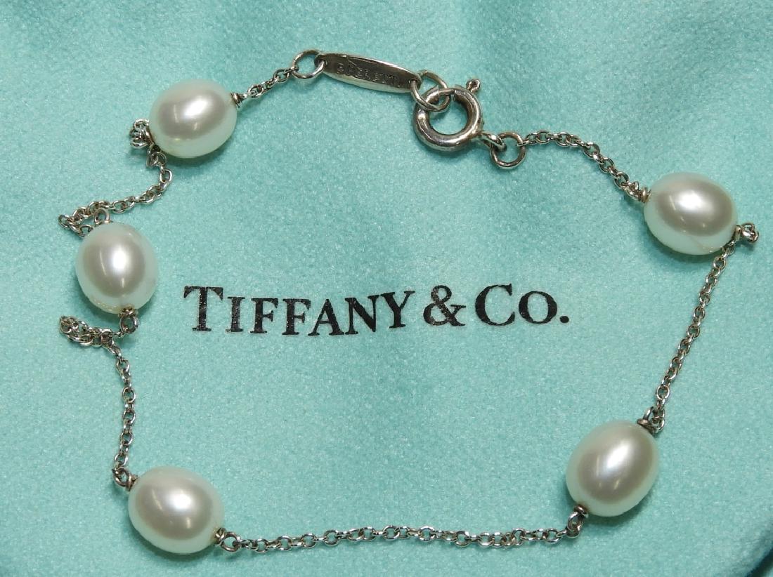 Tiffany & Co. Elsa Peretti Pearl & Silver Bracelet: Tiffany & Co. United States,Contemporary Elsa Peretti Pearls By The Yard bracelet featuring five delicate white pearls staggered on a sterling silver chain. 925 silver, pearls,7" chain, Marked "Perett