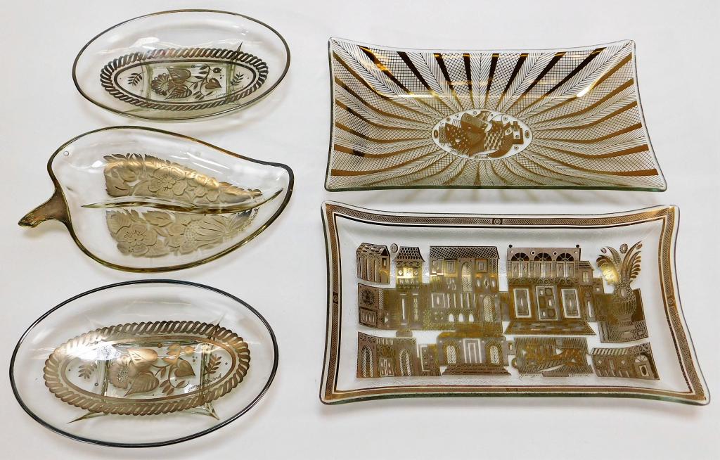 5 Georges Briard MCM Modern Art Glass Dishware: New York,1917-2005 Georges Briard Includes one leaf shaped compartmented serving dish, two small serving bowls decorated with floral patterns, one serving dish with star burst pattern around a geometr