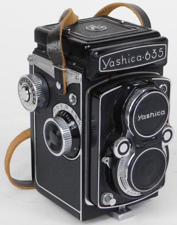 Yashica 635 TLR Camera (1 of 3)