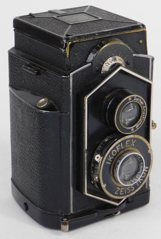 Zeiss Ikon Ikoflex IIa 855/16 TLR Camera: Zeiss Ikon Ikoflex IIa 855/16 TLR camera, for 120 roll film, 1952-1956. Condition: Signs of heavy use. Barrel shows signs of light wear and/or usage. Glass appears clean. Includes 2 lenses. Teronar-An