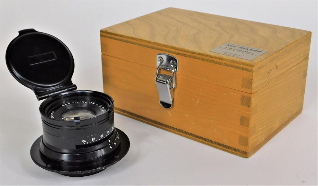Nikon APO-Nikkor 240mm f/9 Enlarger Lens: Nikon APO-Nikkor 240mm f/9 enlarger lens, with flip cap in original case.