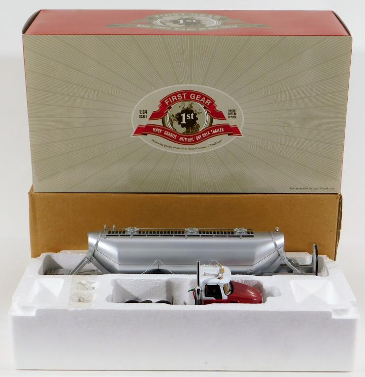 First Gear Mack Heil Dry Bulk Trailer Diecast (1 of 2)