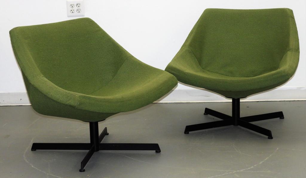 PR American MCM Space Age Upholstered Swivel Chair (1 of 4)