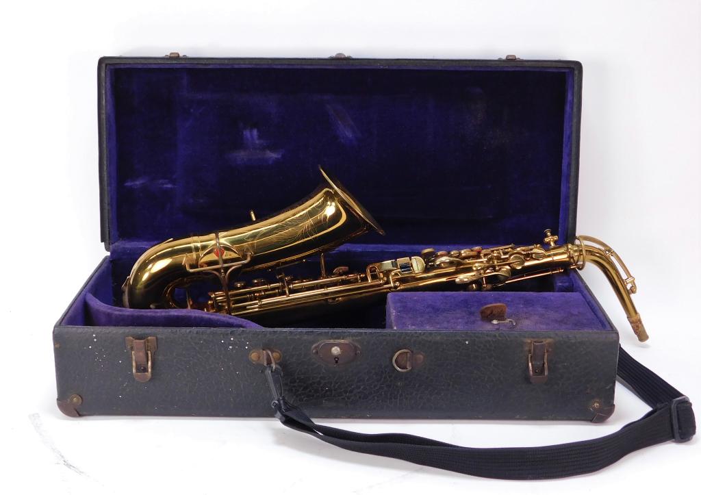 C.1928 Buescher True-Tone Low Pitch Alto Saxophone (1 of 10)