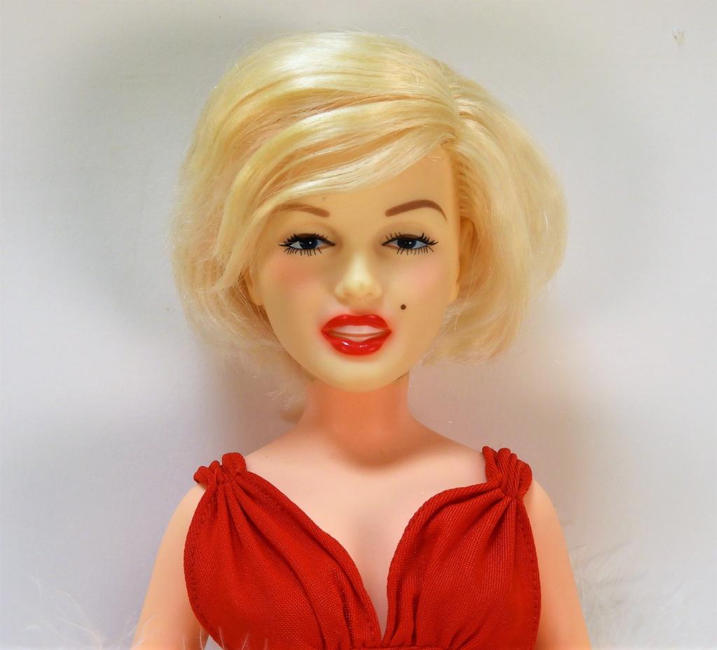 World Doll Celebrity Series Marilyn Doll (1 of 7)