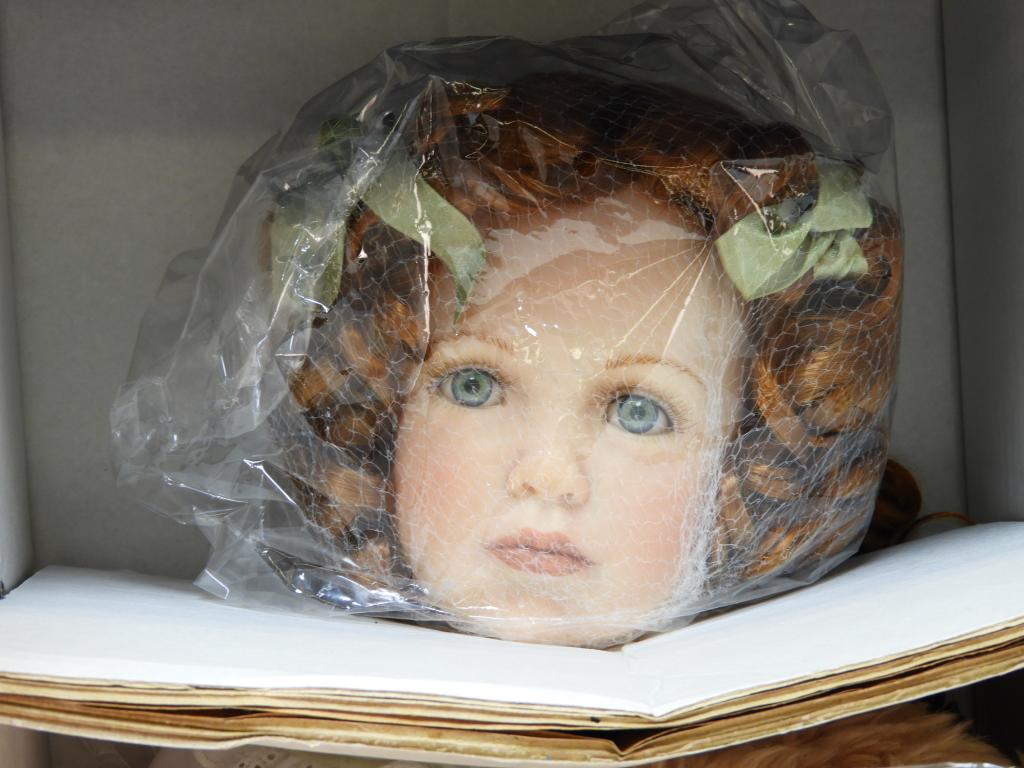 Master Piece Gallery Joan Blackwood Doll (1 of 6)