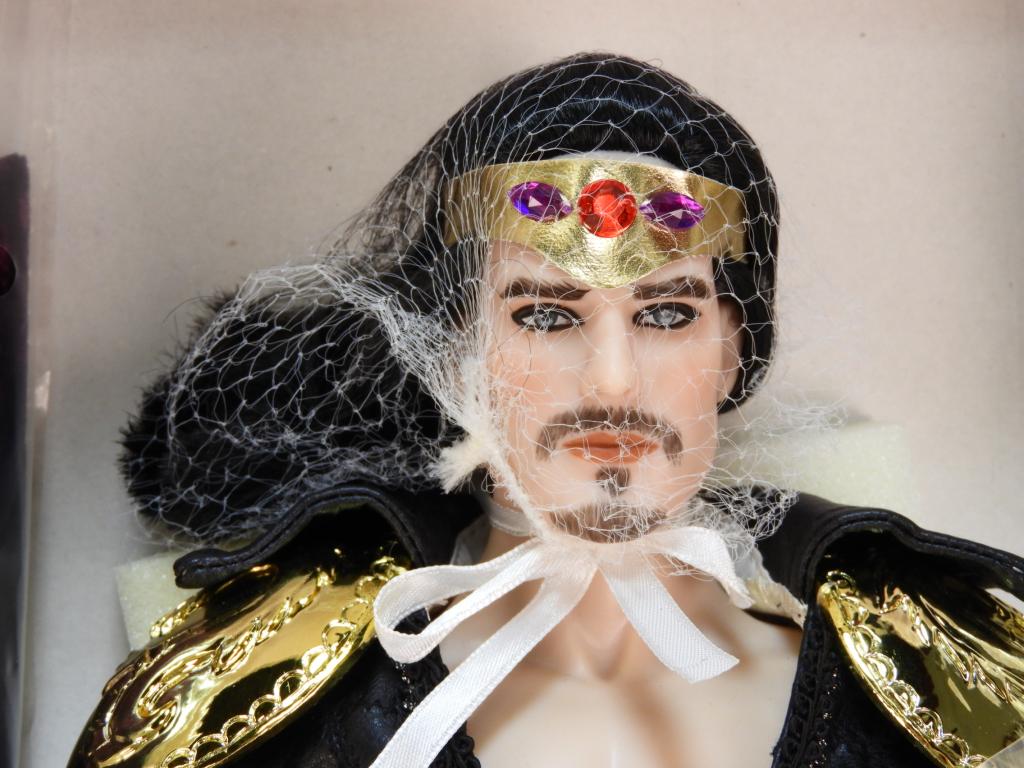 Tonner Re Imagine The King of Swords Doll (1 of 6)