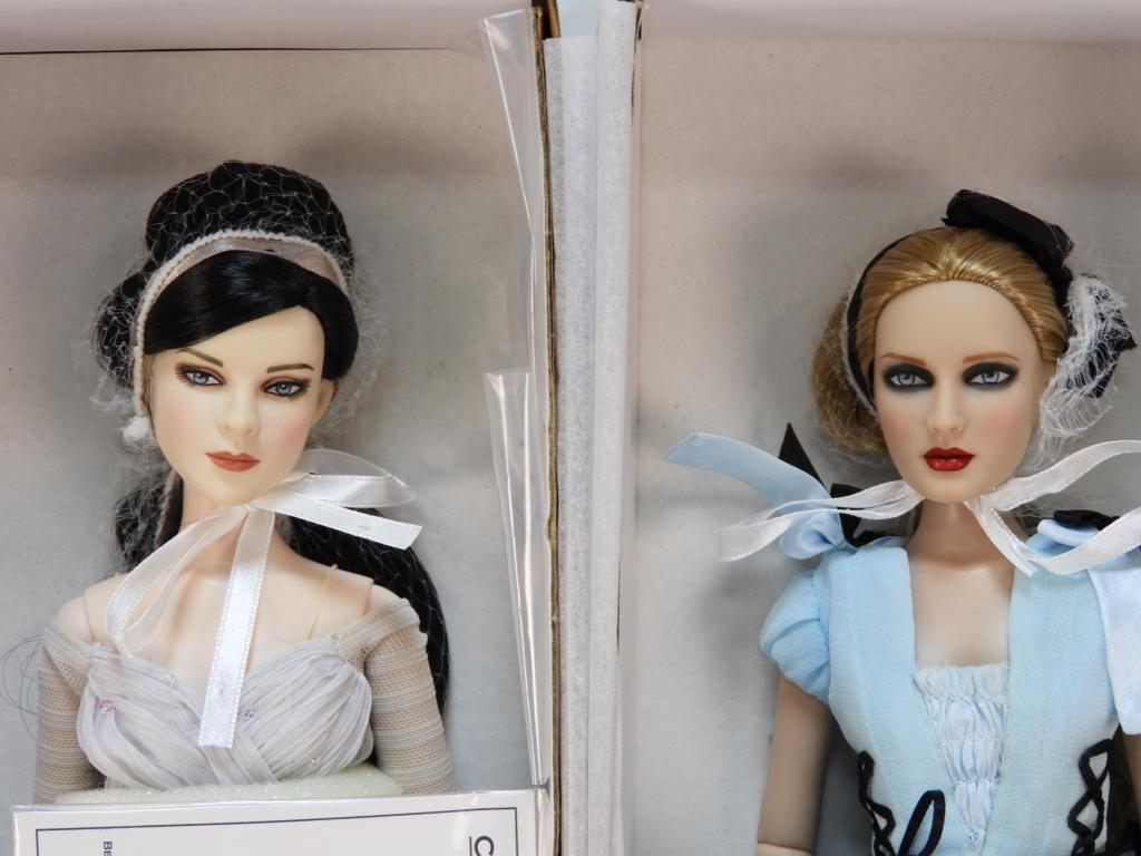 2 Tonner Re Imagine Fashion Dolls (1 of 6)