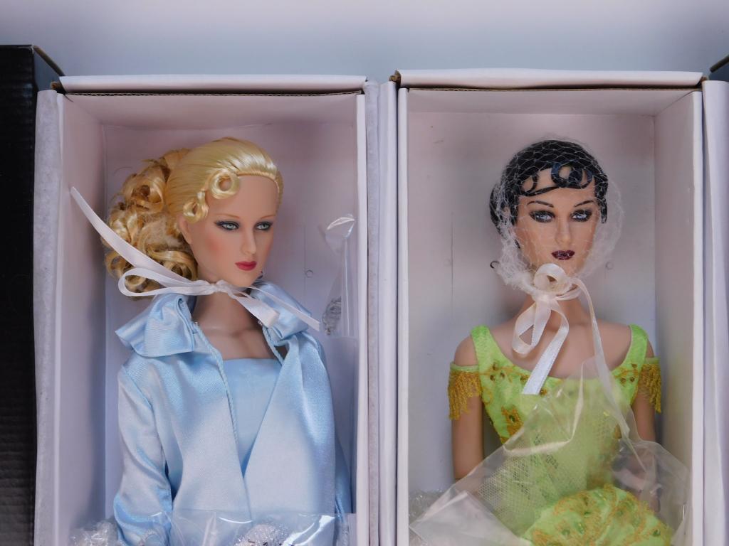 2 Tonner The Devreaux Sisters Fashion Dolls (1 of 5)