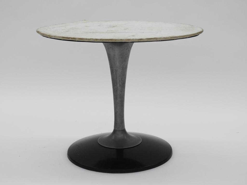 Chromcraft Aluminum Smoked Acrylic Table Base: Indiana 20th Century Circular smoked acrylic base supporting a tapered aluminum central column capped by an white oval support top which would have held an oval glass top. This table does not include