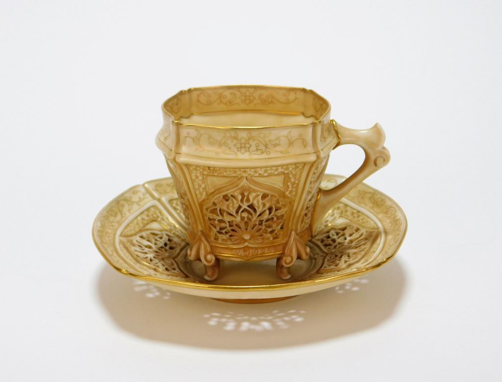Royal Worcester Reticulated Tea Cup & Saucer Set (1 of 5)