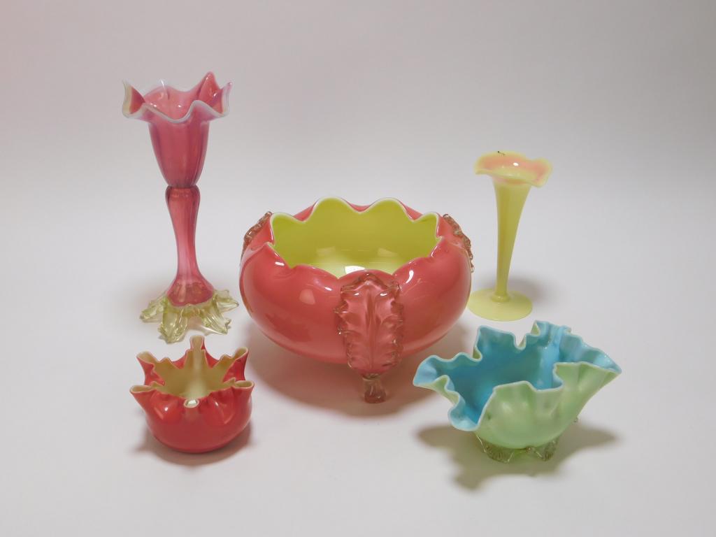 5PC American Ruffled Art Glass Vases (1 of 6)