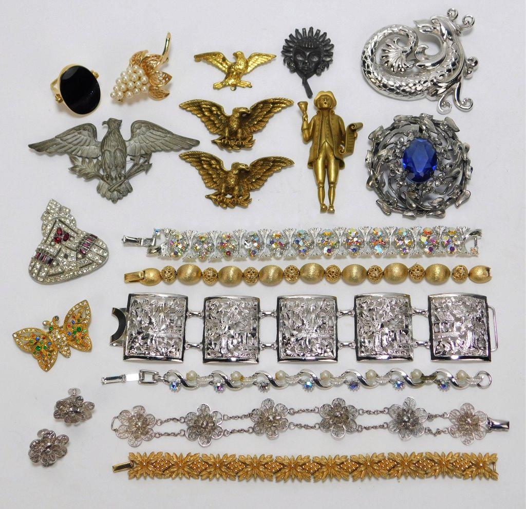 19PC Coro Lisner Trifari & Other Costume Jewelry (1 of 10)