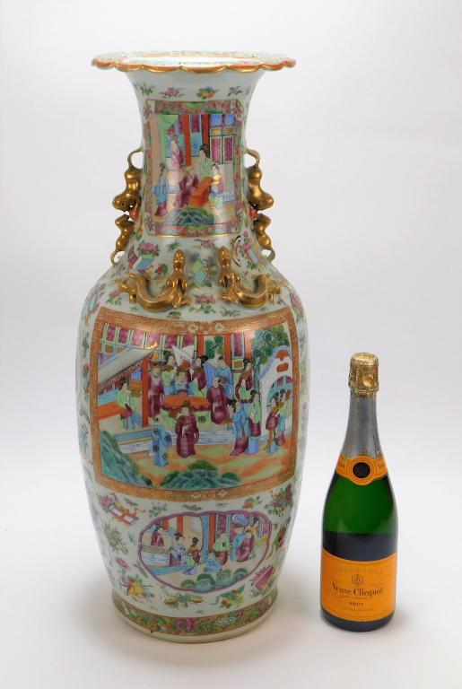 LG Chinese Rose Medallion Vase (1 of 10)