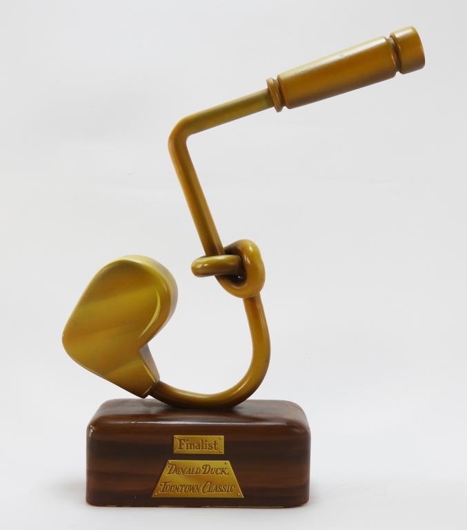Park Used Disney World Toontown Donald Duck Trophy (1 of 6)