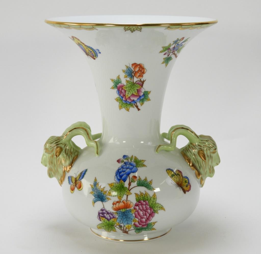 Herend Queen Victoria Vase (1 of 6)