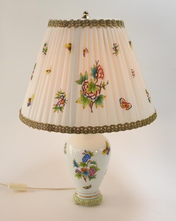 Herend Queen Victoria Table Lamp (1 of 8)