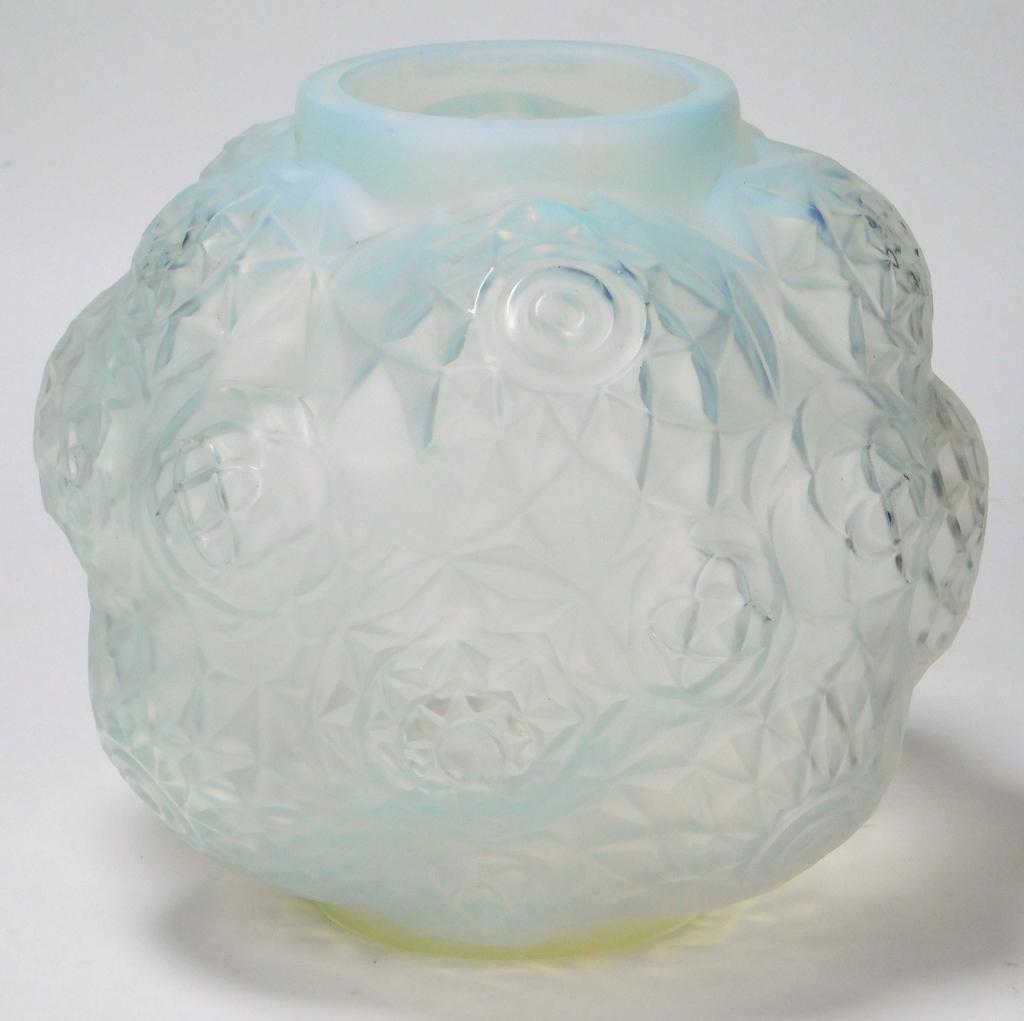 Andre Hunebelle Opaline Glass Vase (1 of 6)