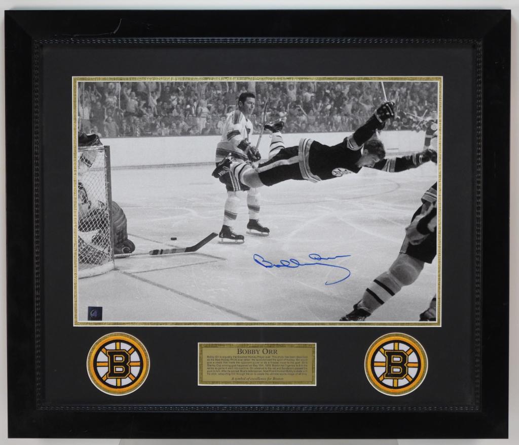 Bobby Orr '70 Stanley Cup Flight Autographed Photo (1 of 5)