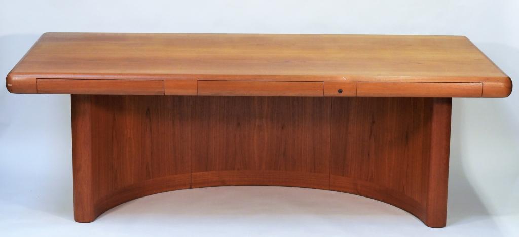 Dyrlund Teak Wood MCM Executive Desk (1 of 12)