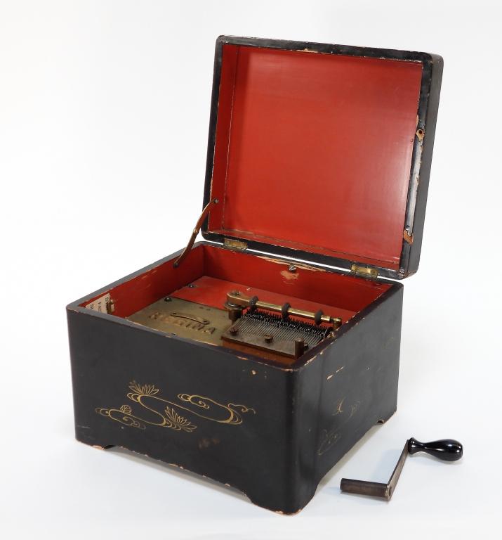Regina Japanese Gilt Lacquered Aesthetic Music Box (1 of 10)