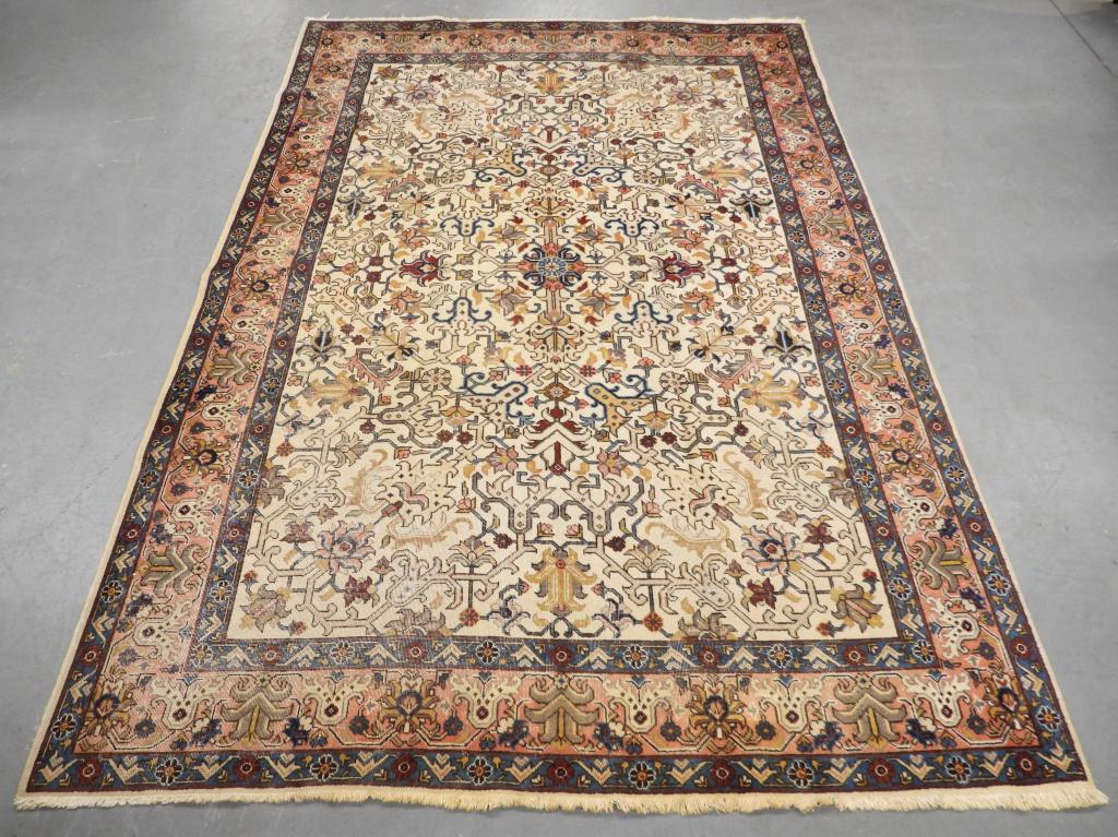 Semi Antique Ivory Field Heriz Rug (1 of 9)