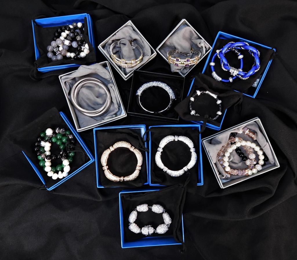 12PC Joan Boyce Lady's Costume Jewelry (1 of 5)