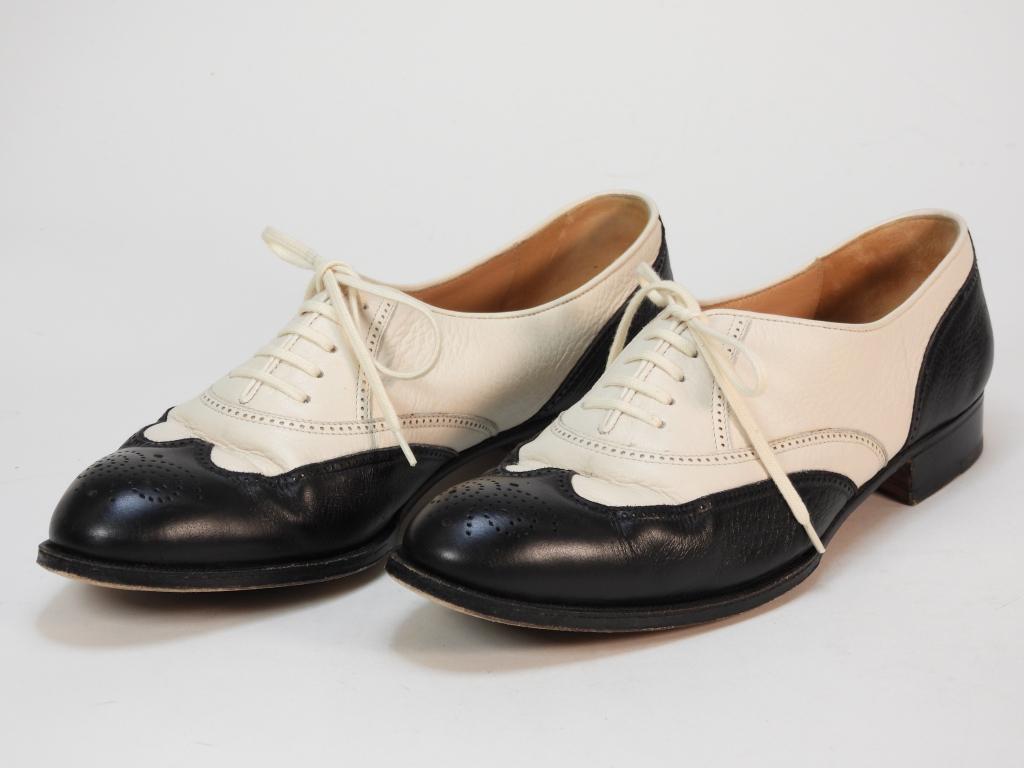 Gravati Black & White Leather Oxford Shoes sz 10m: White leather oxfords with black toe and heel caps, white laces, and short heel. Guaranteed authentic with original box and dust bag. Leather,Size 10M Marked "Gravati per Neiman-Marcus Hand Made in It
