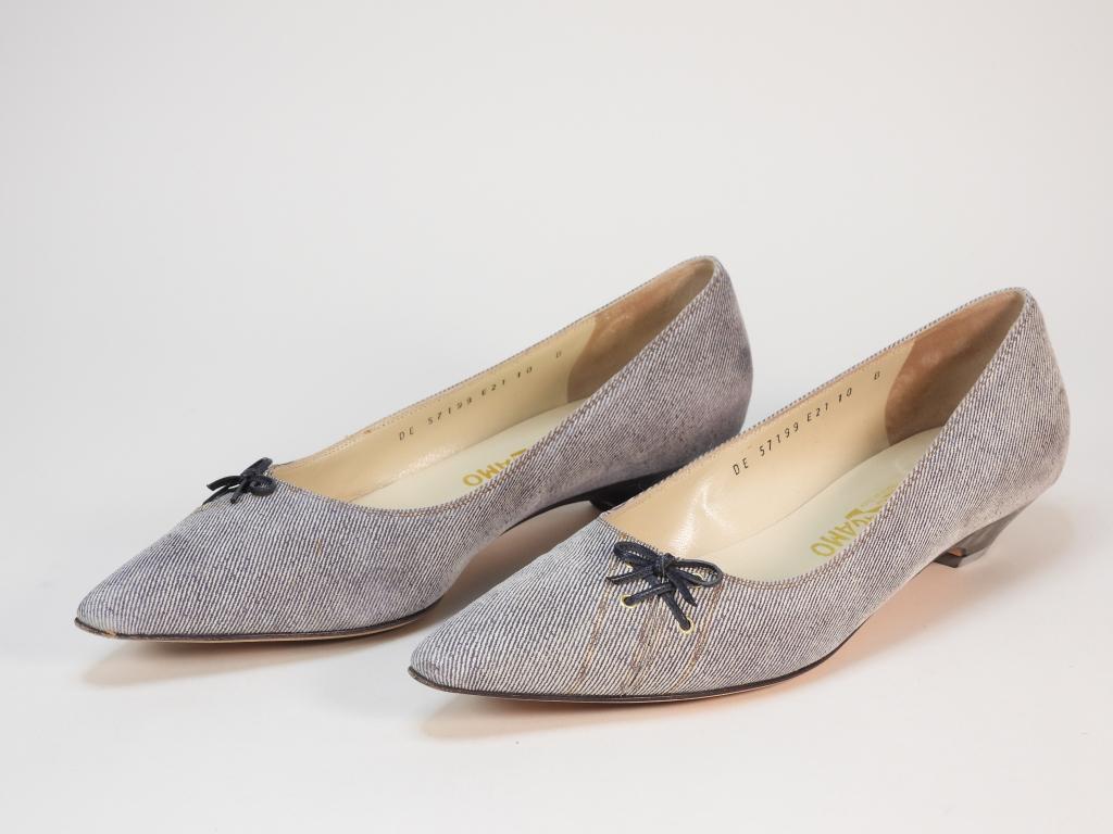 Salvatore Ferragamo Nadian Suede Flats size 10 (1 of 5)