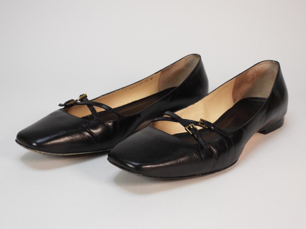 Gucci Black Calf Leather Flats size 10 (1 of 5)