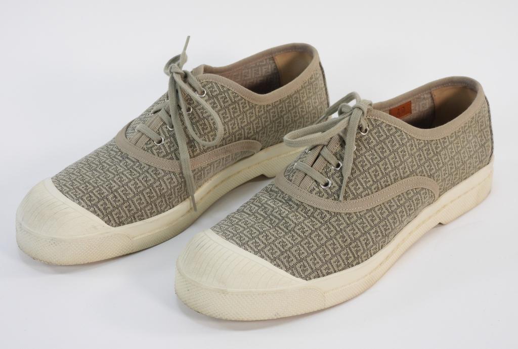 Fendi Tan Logo Sneakers size 9 (1 of 6)