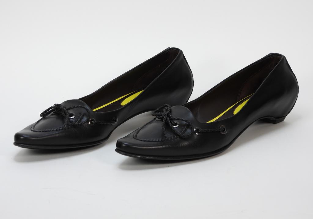 Bottega Veneta Black Leather Flats Size 40 (1 of 6)