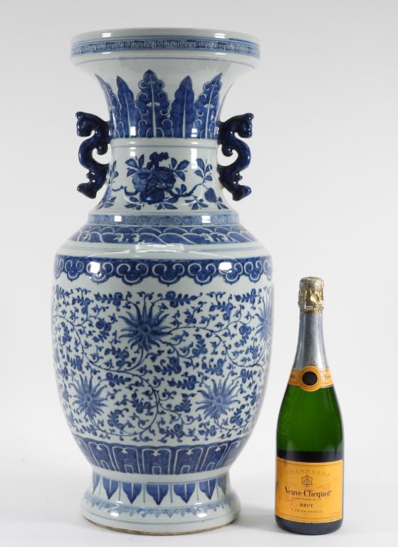 LG Chinese Qing Dynasty Porcelain Vase (1 of 12)