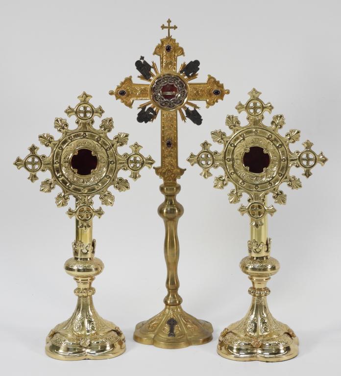 3PC Monstrance Reliquary Crosses (1 of 10)